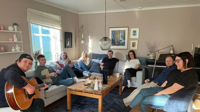 Smågrupper for kvinner, menn og ungdom 